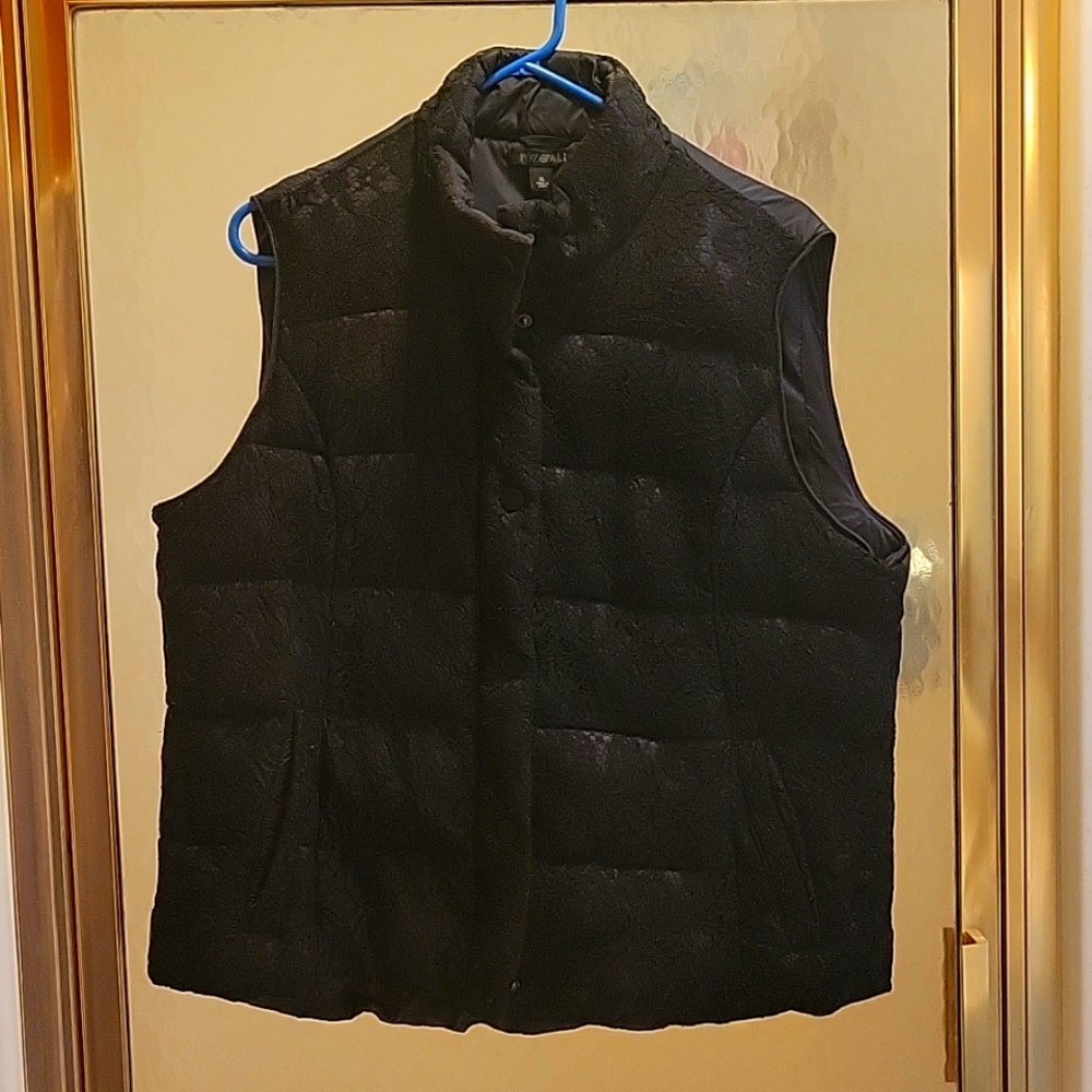 Roz & Ali Black Lace Vest